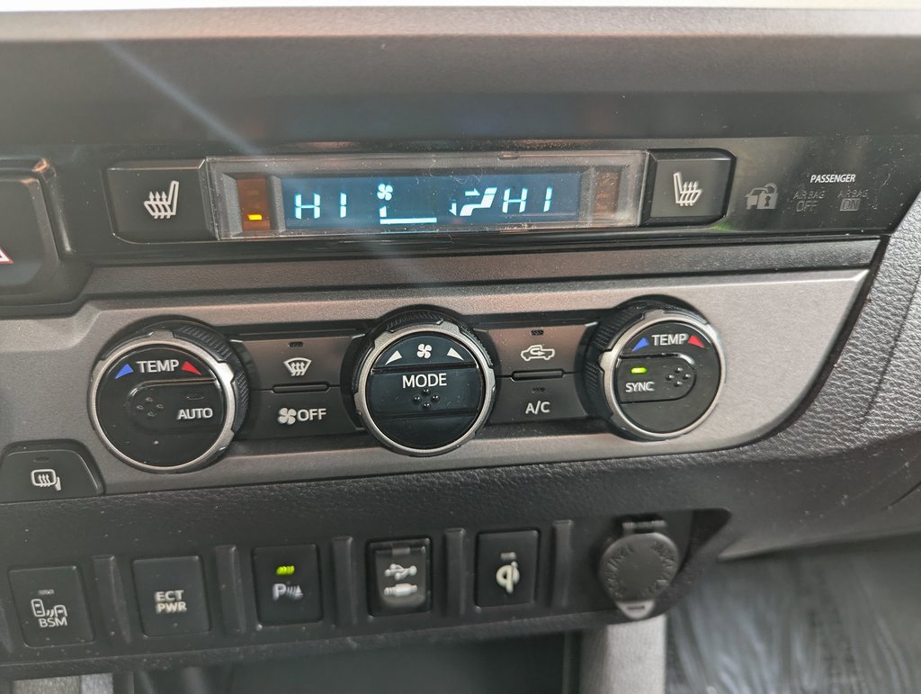 Used 2016 Toyota Tacoma TRD Off-Road image 18