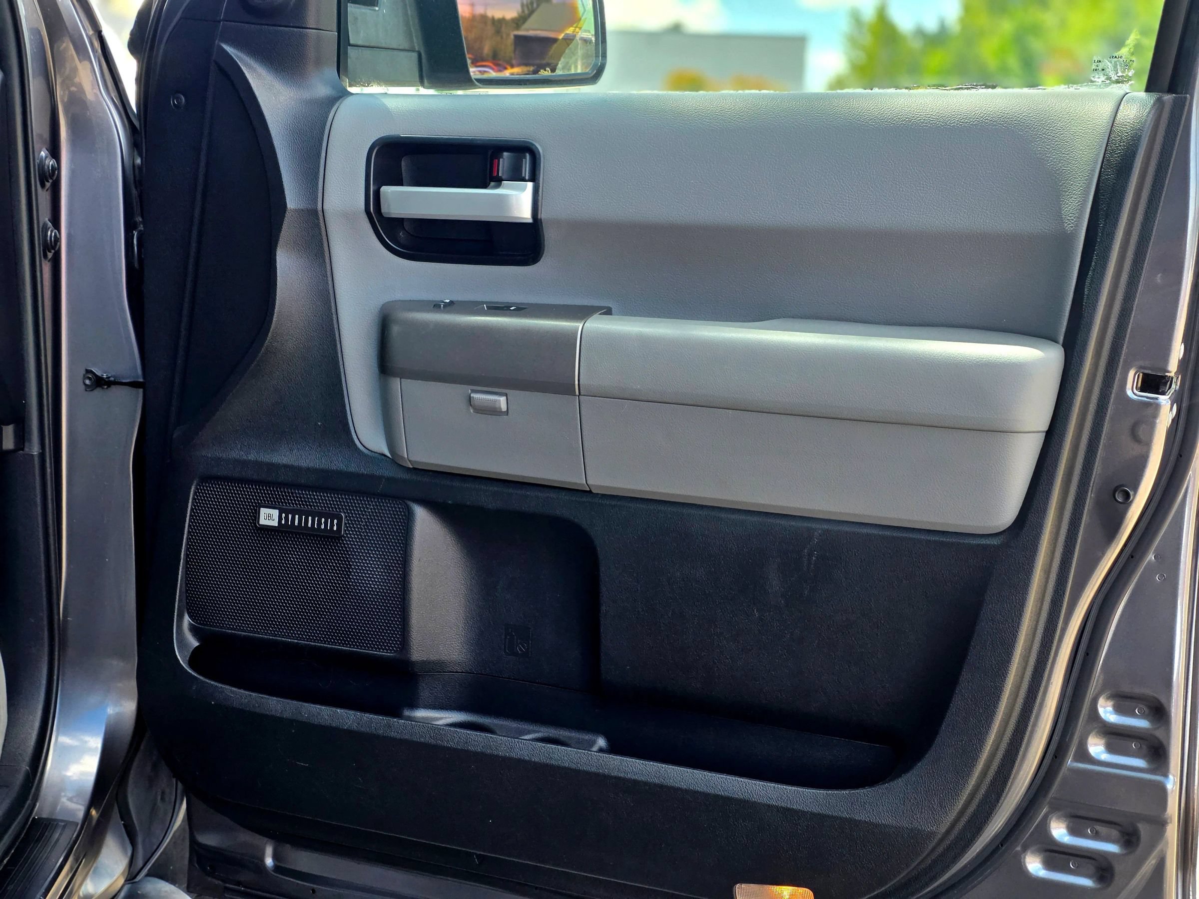 Used 2011 Toyota Sequoia Limited AWD/4WD image 53