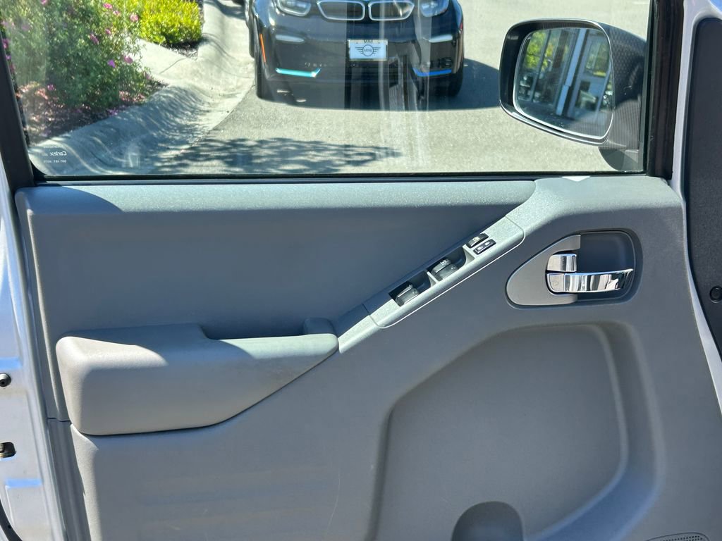 Used 2019 Nissan Frontier SV image 11