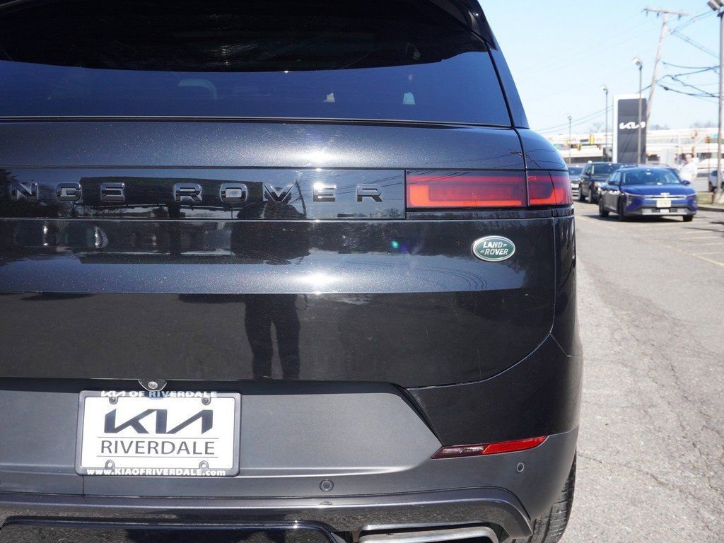 Used 2023 Land Rover Range Rover Sport SE image 19