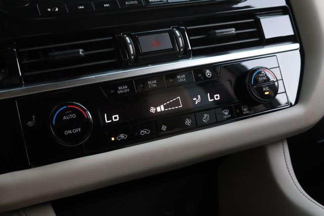 Certified 2025 Nissan Pathfinder SL FWD image 17