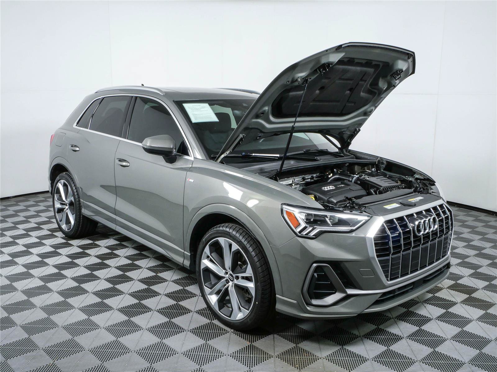 Used 2019 Audi Q3 2.0T Premium Plus w/ Premium Plus Package AWD/4WD image 35