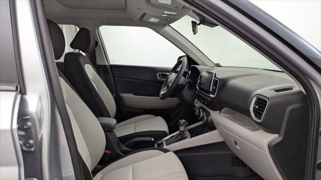 Used 2026 Hyundai Venue SEL FWD image 21
