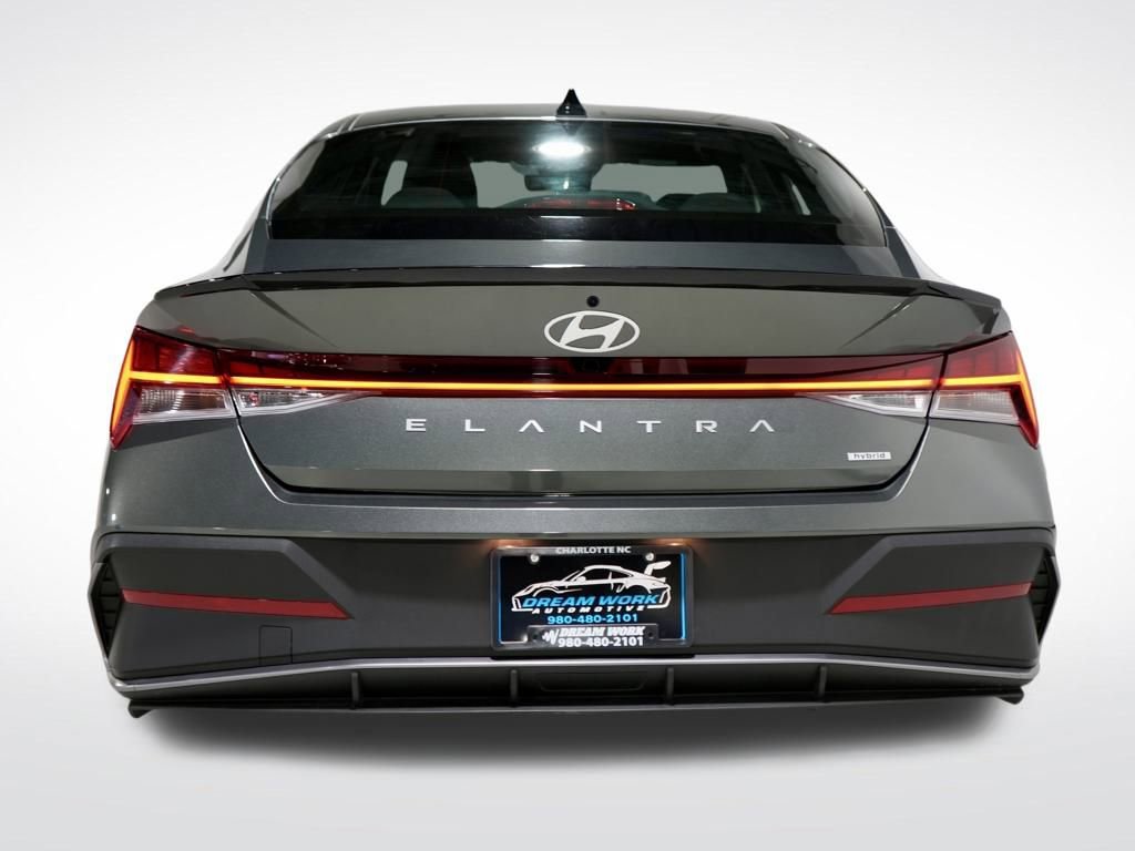 Used 2025 Hyundai Elantra SEL image 8
