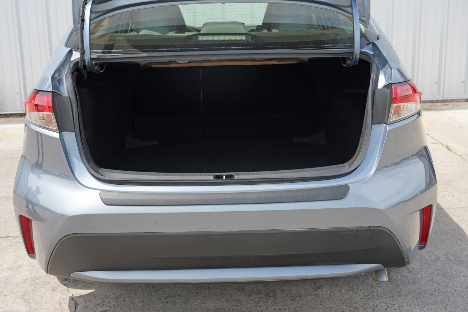 Used 2020 Toyota Corolla LE FWD image 9