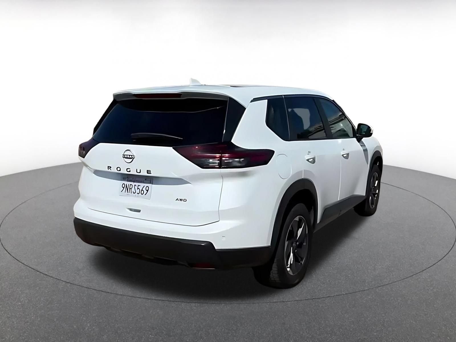 Used 2025 Nissan Rogue SV AWD/4WD image 14