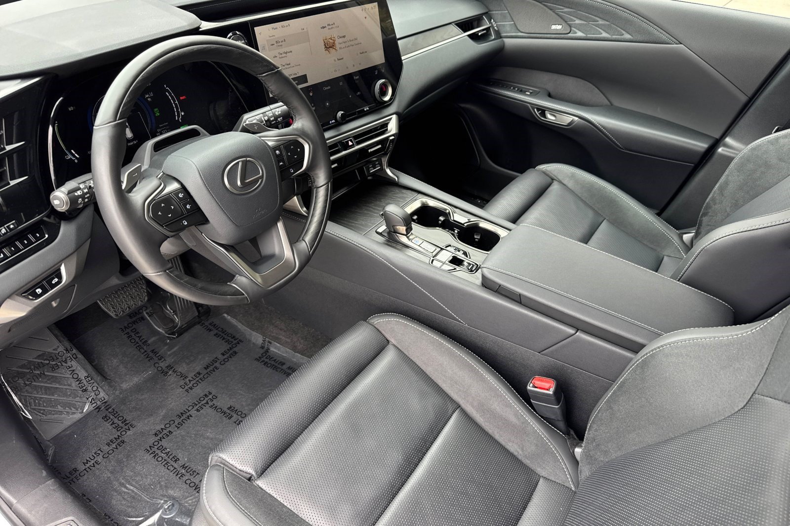 Certified 2024 Lexus RX 450h AWD w/ Convenience Package image 4