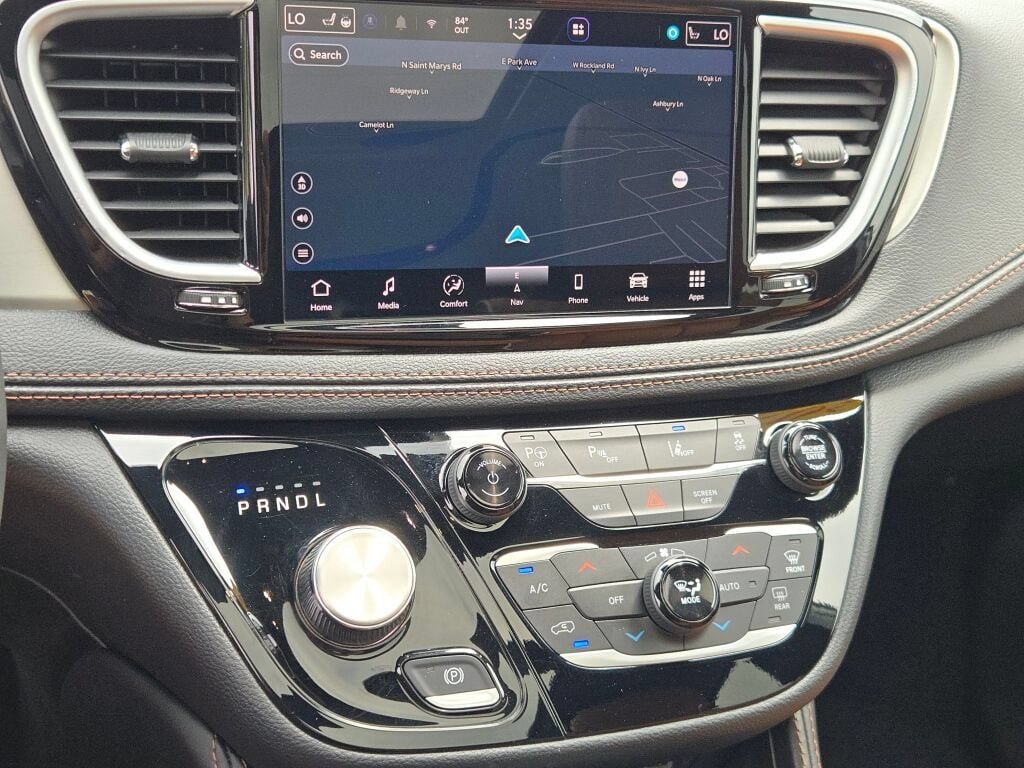 Certified 2024 Chrysler Pacifica Pinnacle FWD image 24