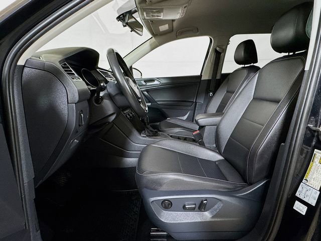 Used 2021 Volkswagen Tiguan SE image 19