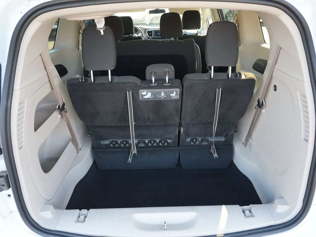 Used 2021 Chrysler Voyager L FWD image 25