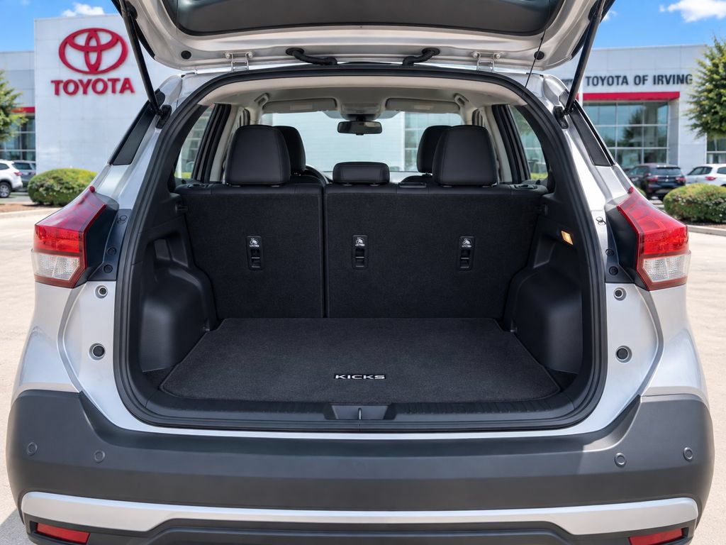Used 2019 Nissan Kicks SR FWD image 8