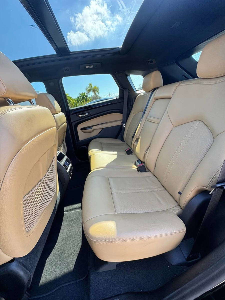 Used 2015 Cadillac SRX Luxury w/ Driver Awareness Package FWD image 12