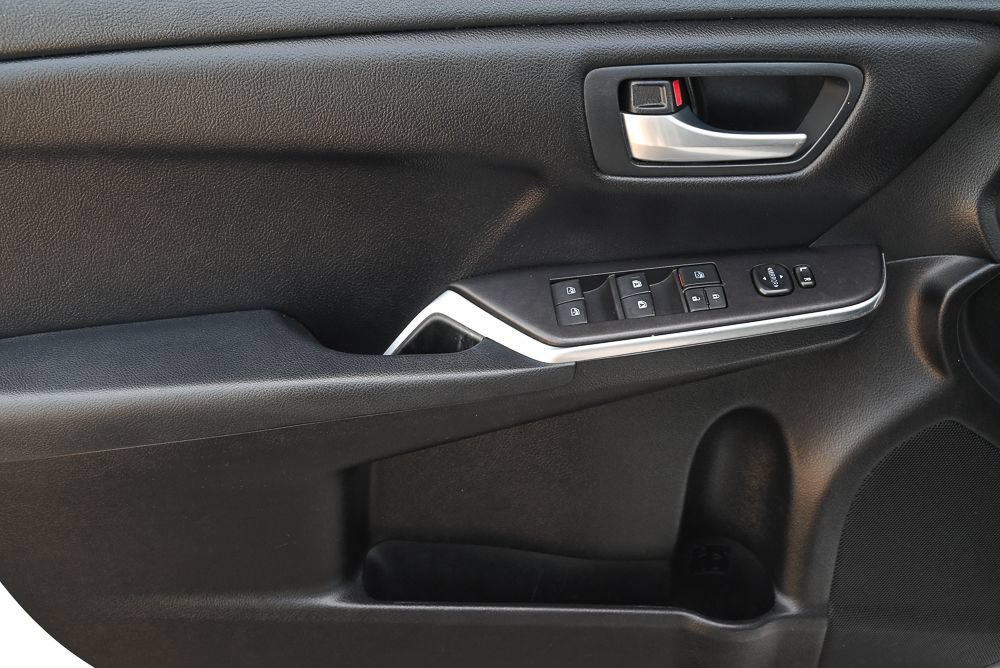 Used 2017 Toyota Camry SE FWD image 13