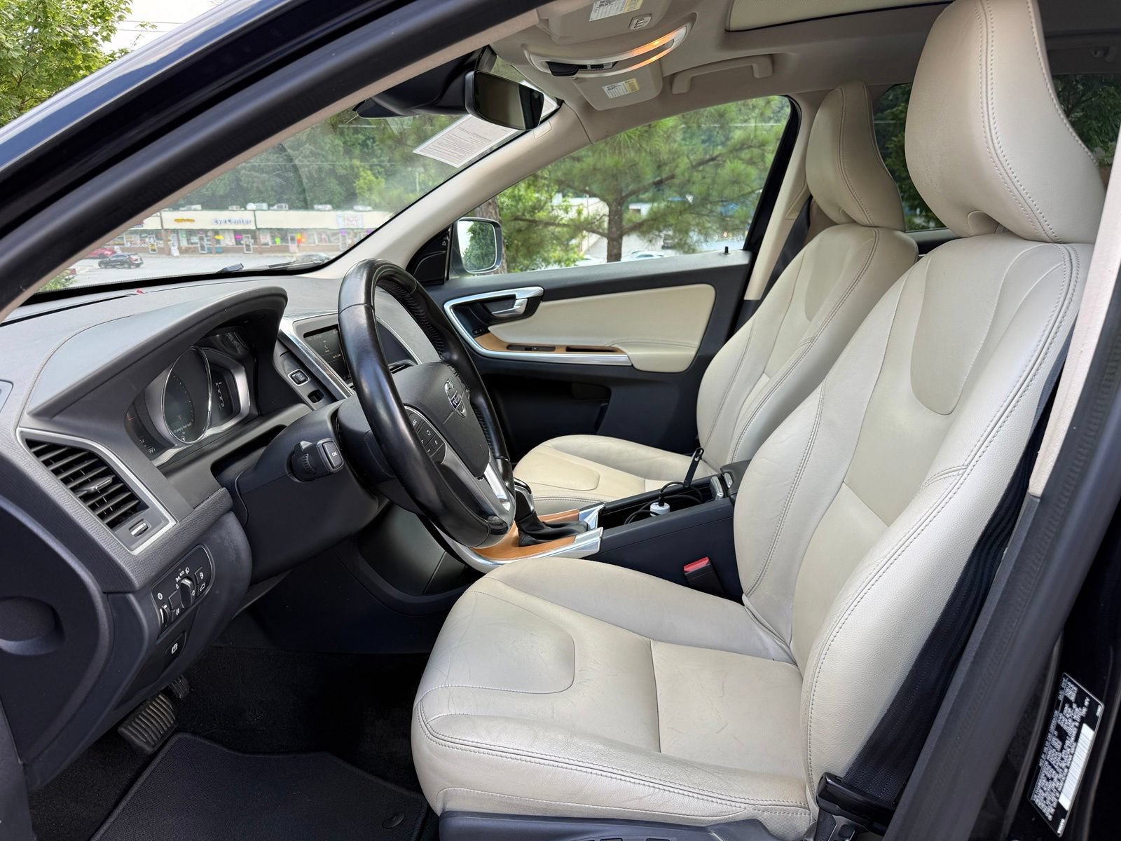 Used 2017 Volvo XC60 T6 Inscription w/ Climate Package AWD/4WD image 35