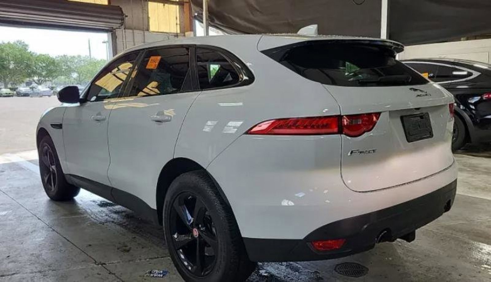 Used 2019 Jaguar F-PACE Premium AWD/4WD image 2