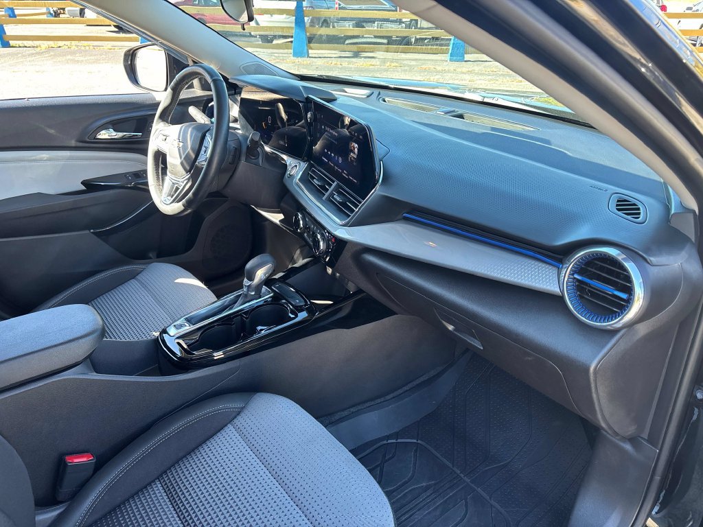 Used 2025 Chevrolet Trax LT w/ Driver Confidence Package FWD image 27