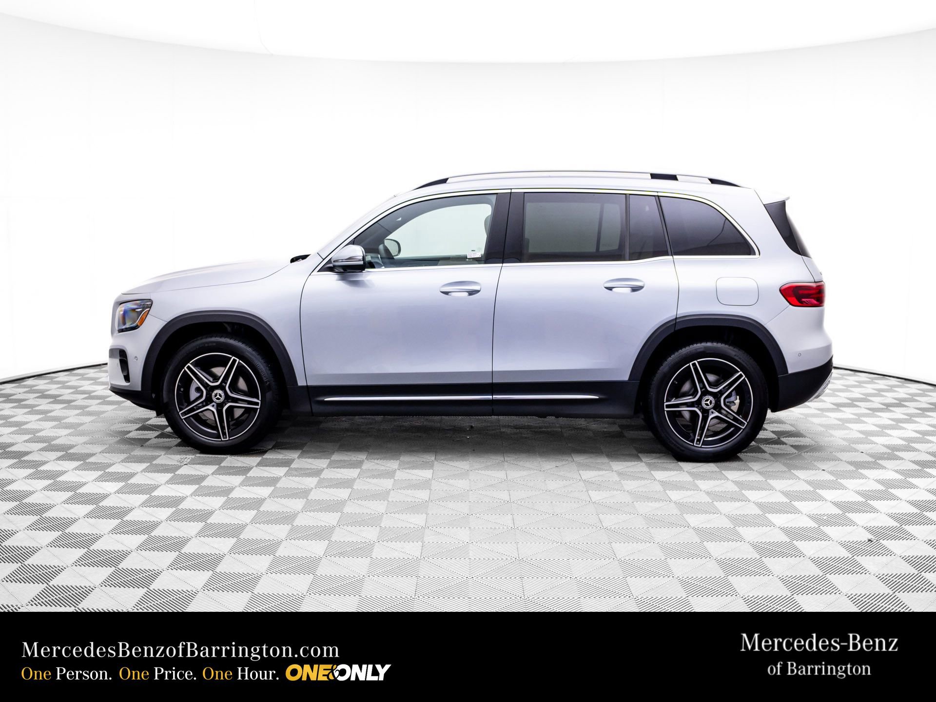 New 2026 Mercedes-Benz GLB 250 4MATIC image 2