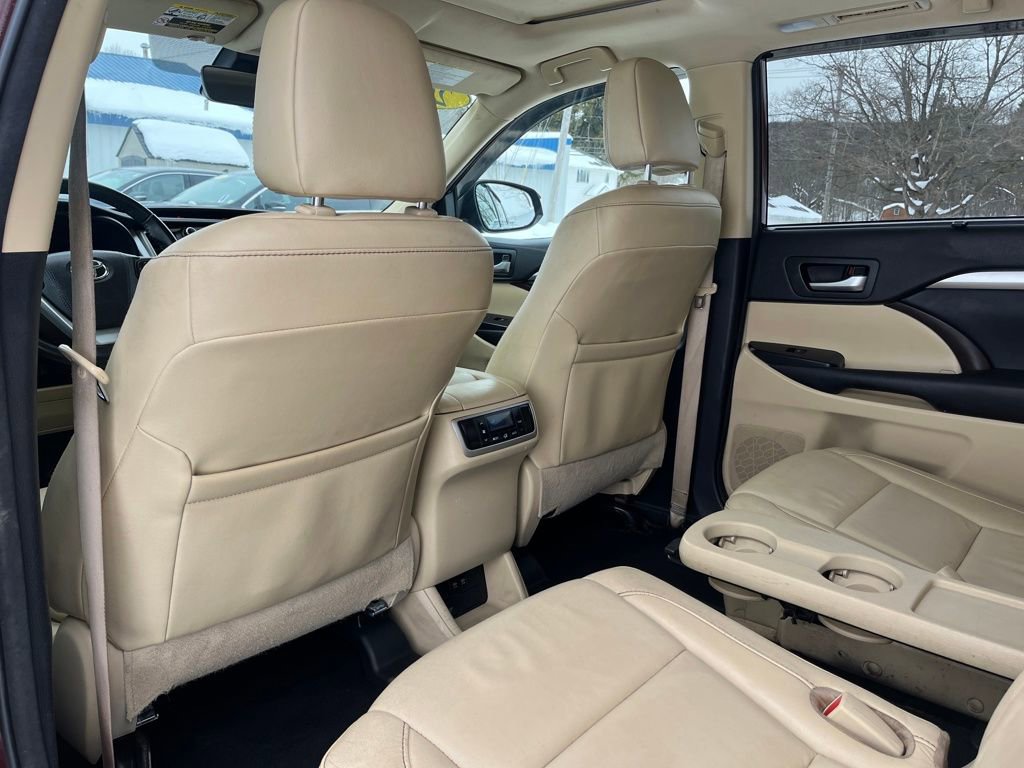 Used 2018 Toyota Highlander XLE AWD/4WD image 32
