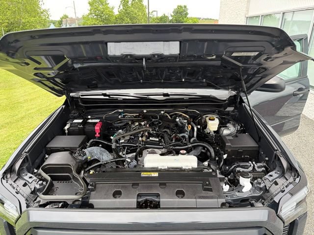 Used 2025 Toyota Tacoma SR w/ SR Upgrade Package AWD/4WD image 24