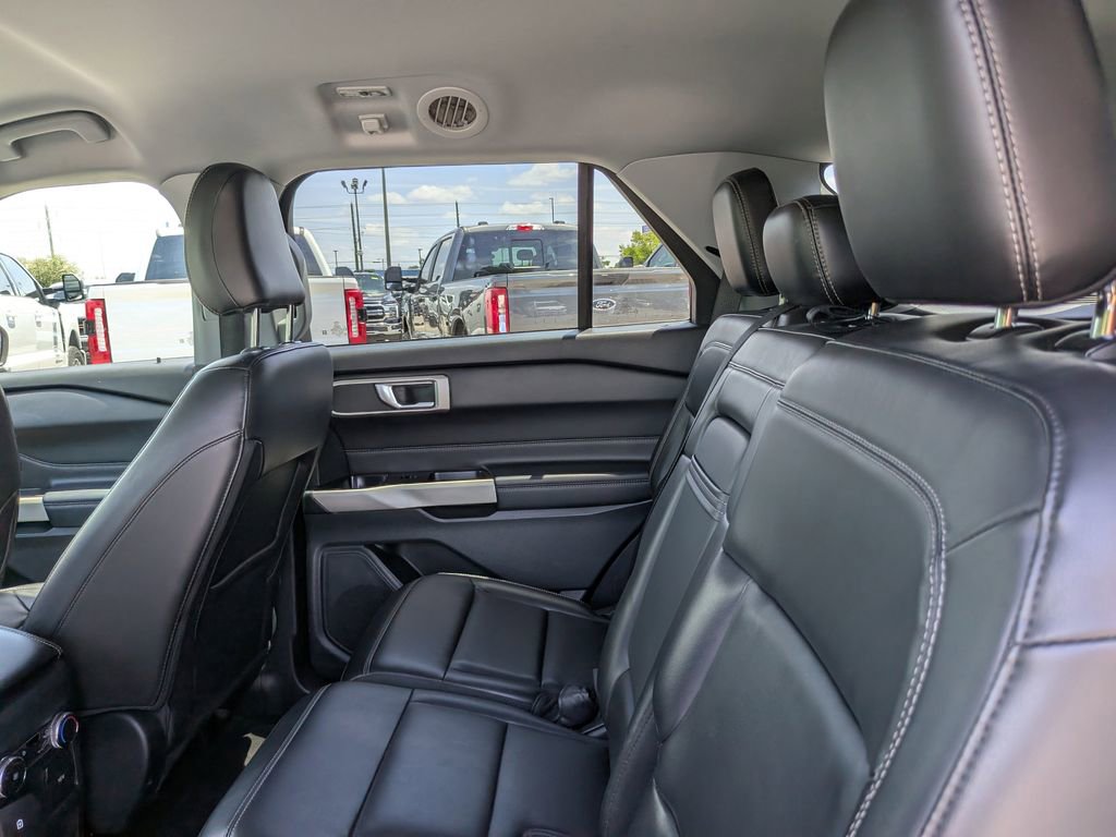 Used 2021 Ford Explorer XLT w/ Equipment Group 202A image 17