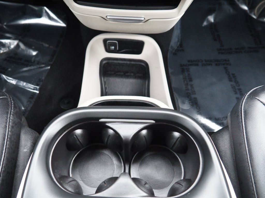 Used 2024 Chrysler Pacifica Touring-L image 29