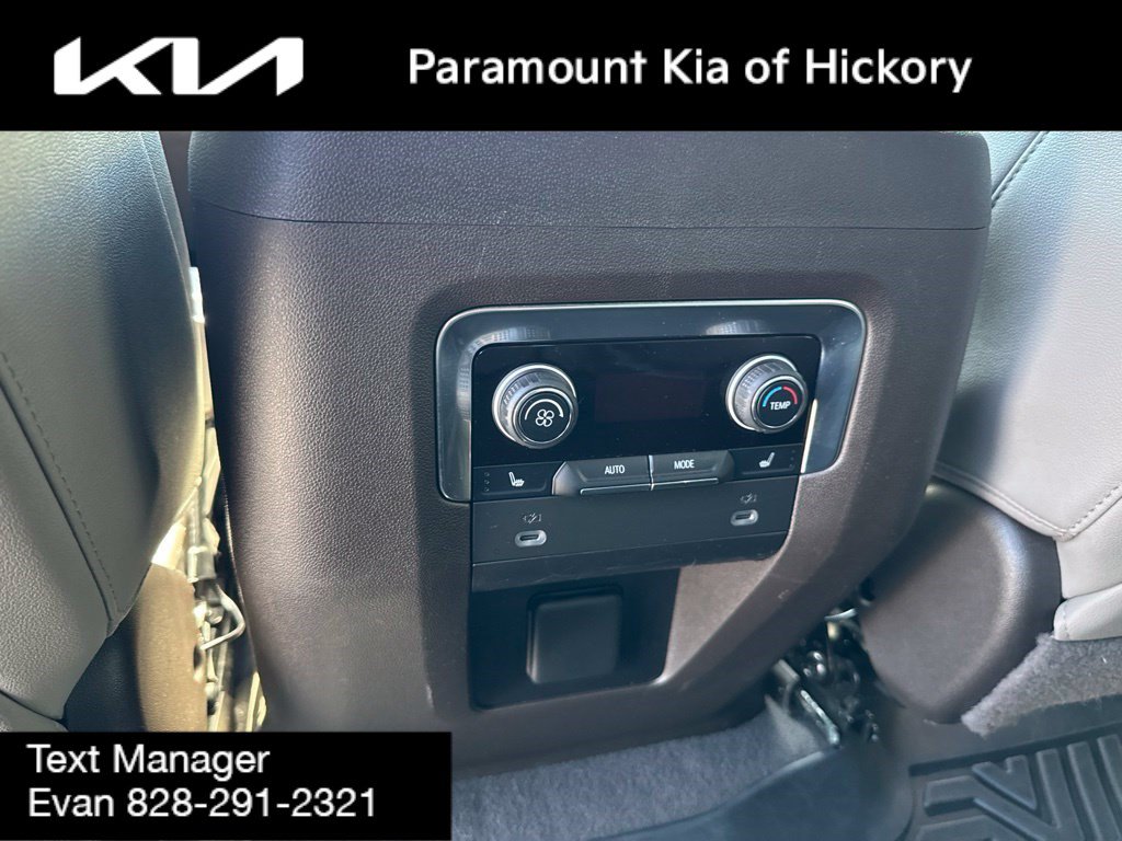Used 2022 Chevrolet Tahoe Z71 w/ Luxury Package AWD/4WD image 19