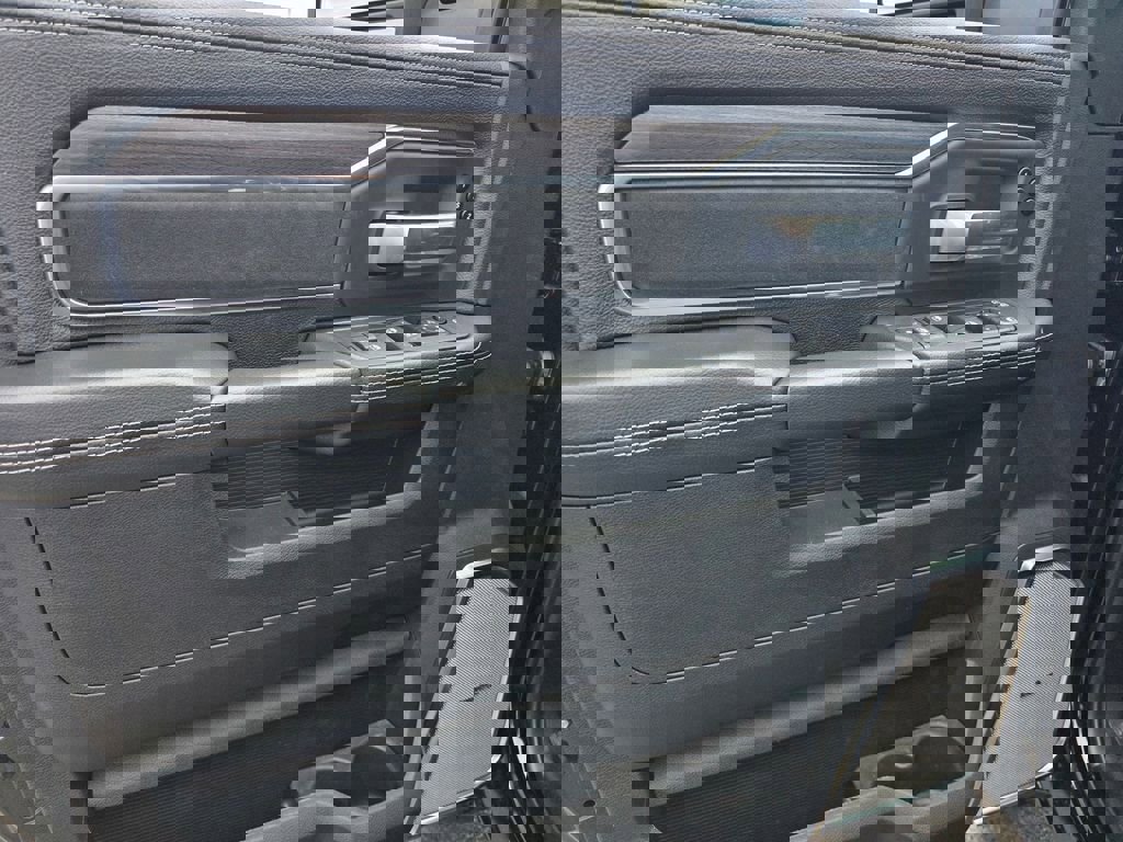 New 2026 RAM 2500 Laramie AWD/4WD image 8