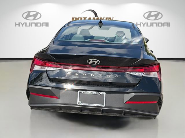 New 2026 Hyundai Elantra SE FWD image 6
