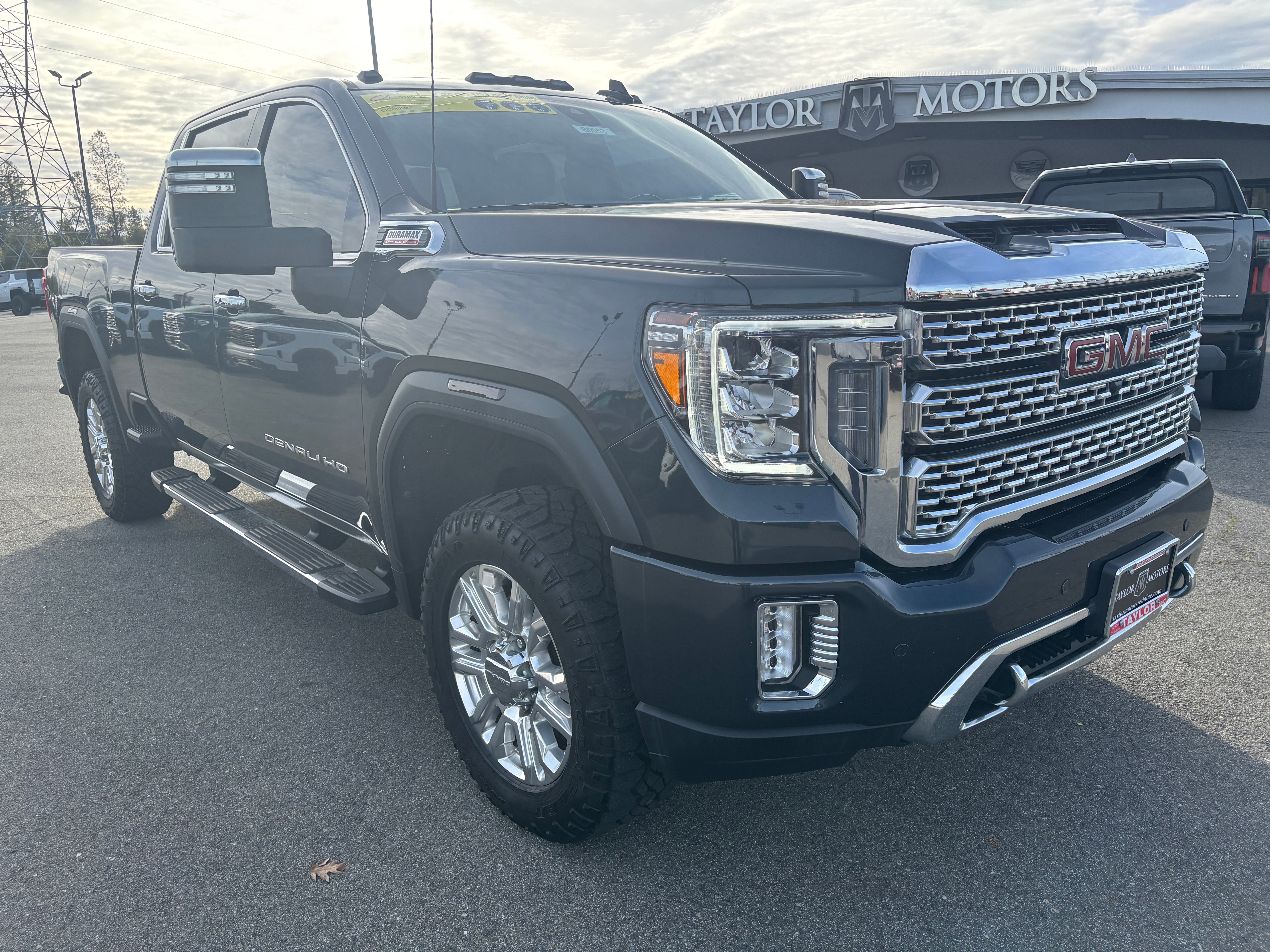 Used 2022 GMC Sierra 3500 Denali AWD/4WD image 3
