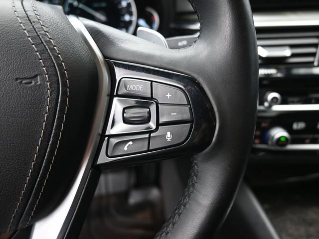 Used 2018 BMW 530i w/ Premium Package image 2