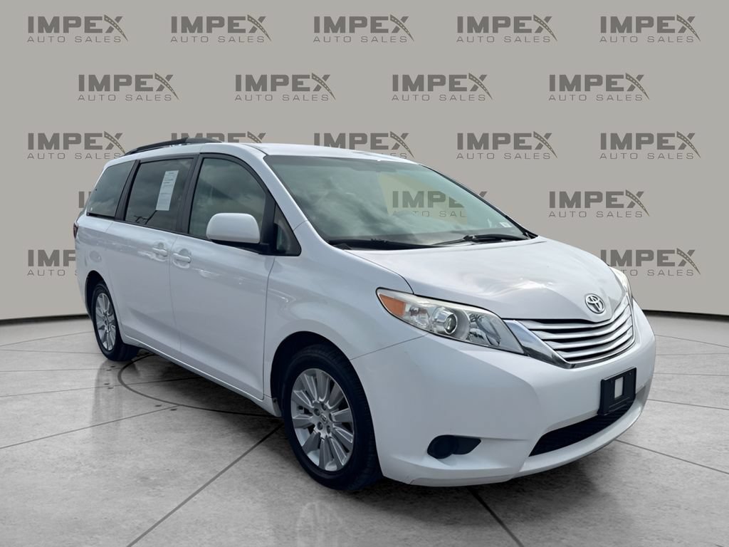 Used 2015 Toyota Sienna LE AWD/4WD image 7