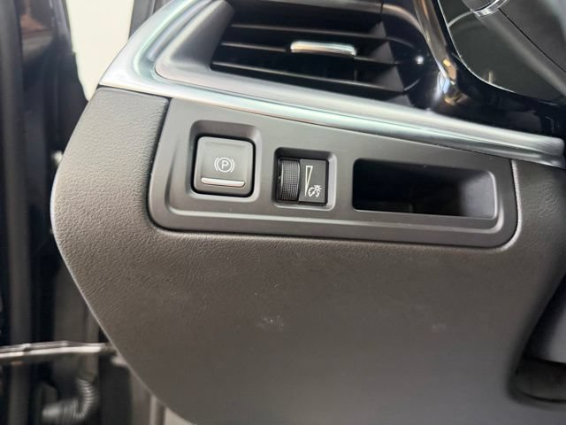 Used 2025 Cadillac XT5 Luxury w/ LPO, Floor Liner Package FWD image 21