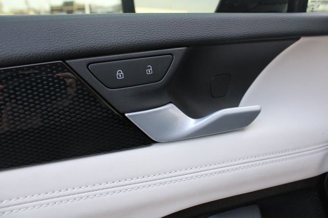 Used 2025 Volkswagen Tiguan SE FWD image 7