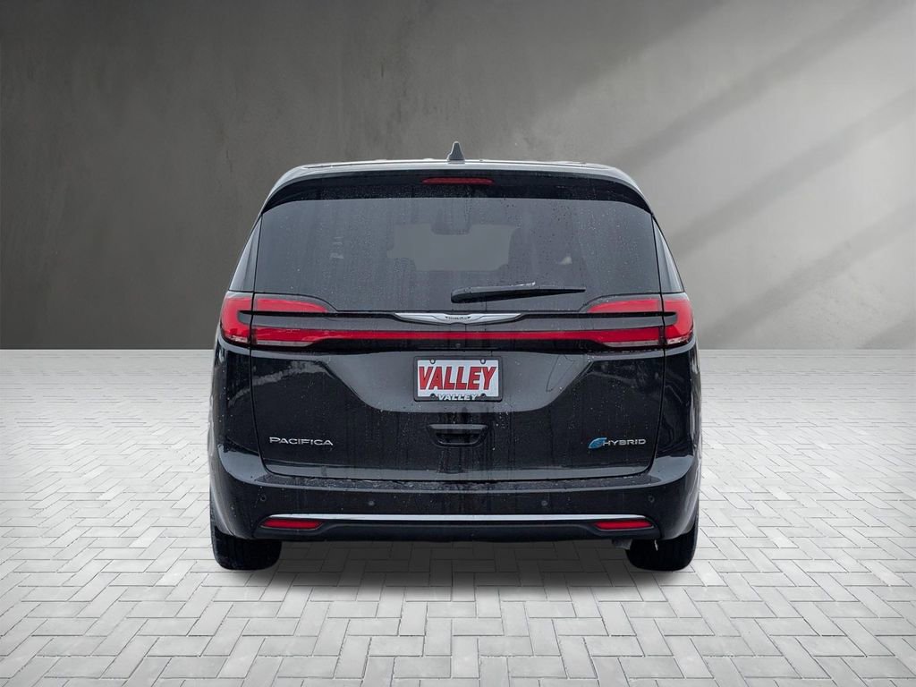 Used 2023 Chrysler Pacifica Touring-L image 8