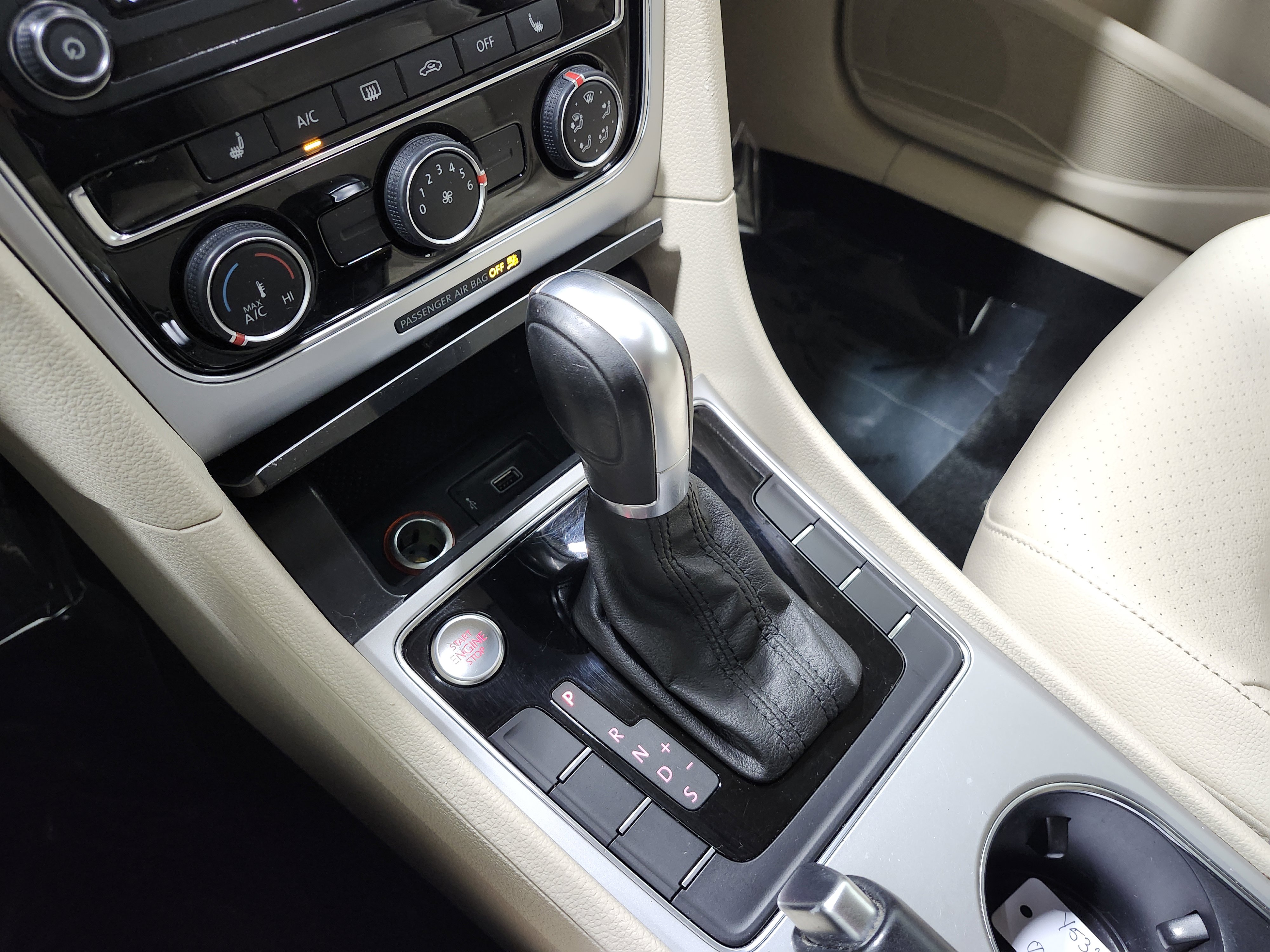 Used 2019 Volkswagen Passat 2.0T Wolfsburg w/ Wheels & Sunroof Package image 33