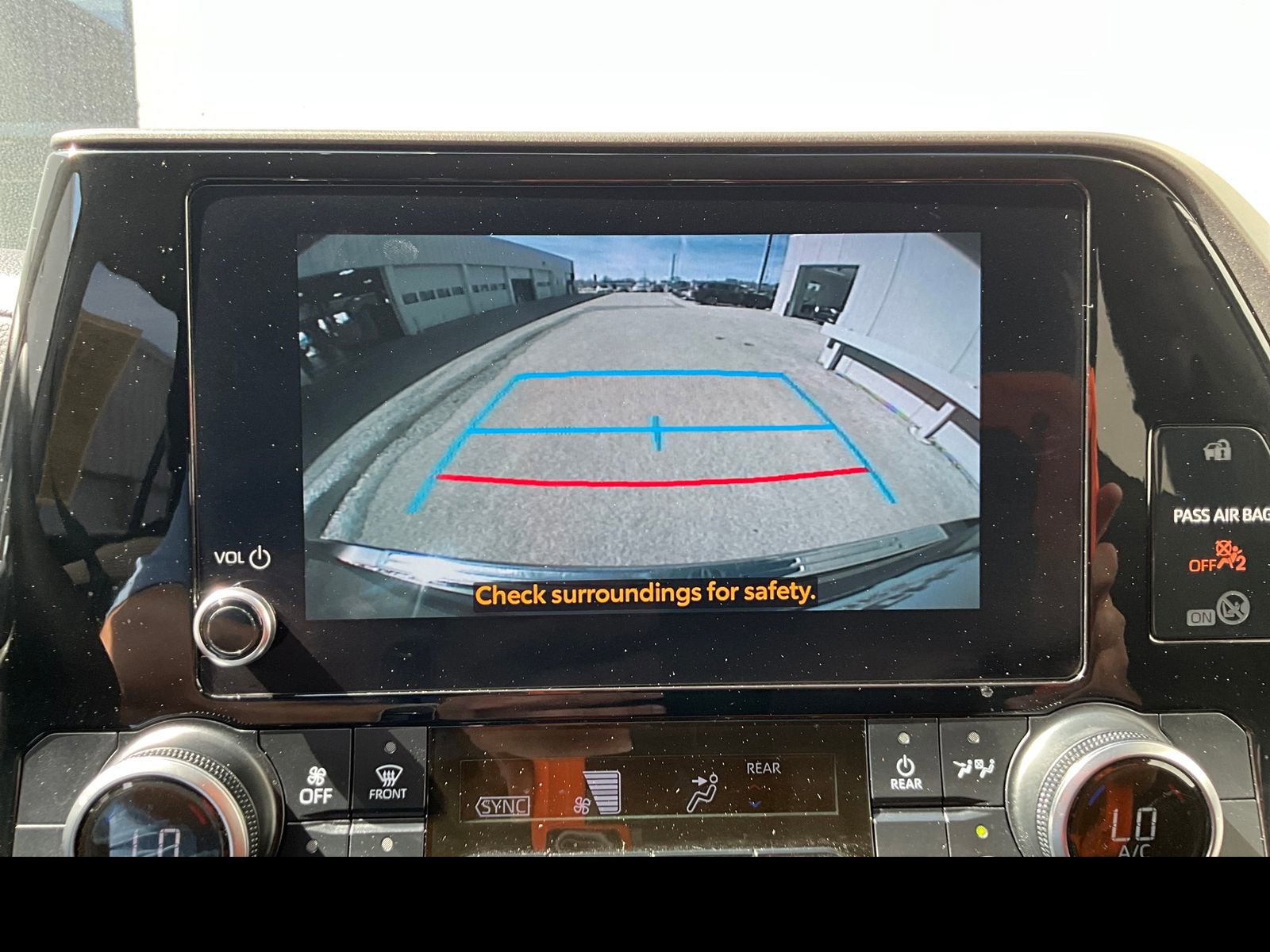 Used 2023 Toyota Highlander L FWD image 6