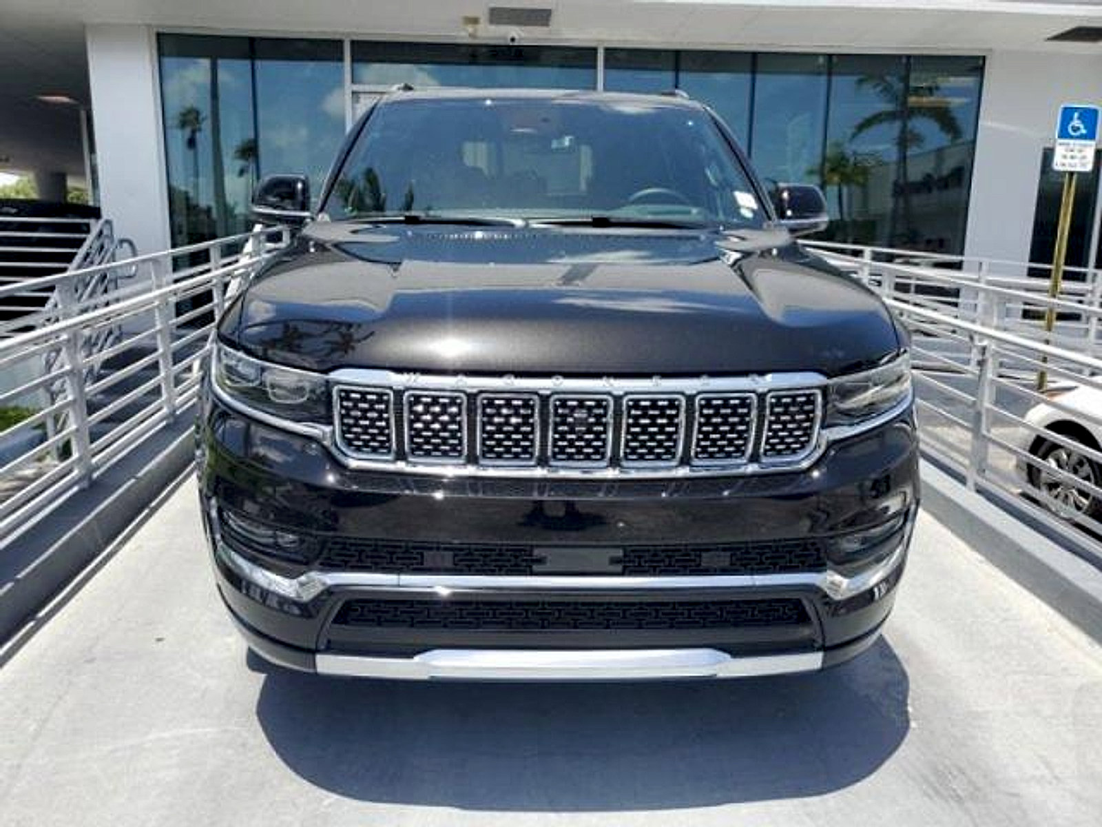 New 2023 Jeep Grand Wagoneer Series II w/ Premium Group II AWD/4WD image 2