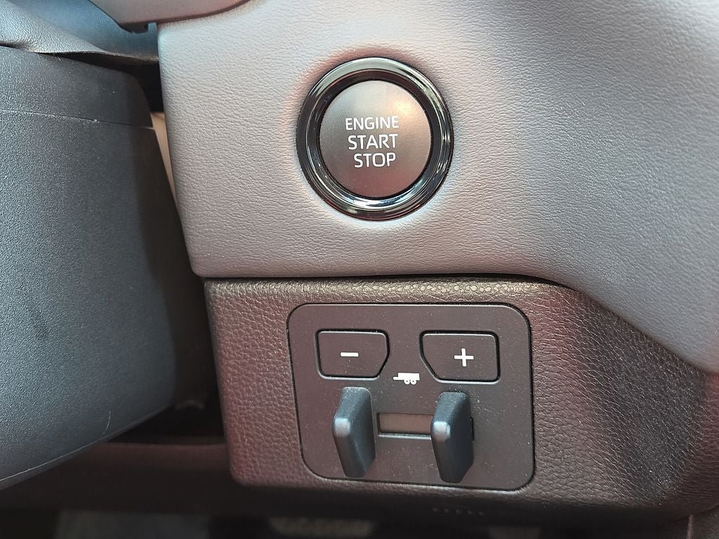 Used 2025 Toyota Tundra Platinum AWD/4WD image 29