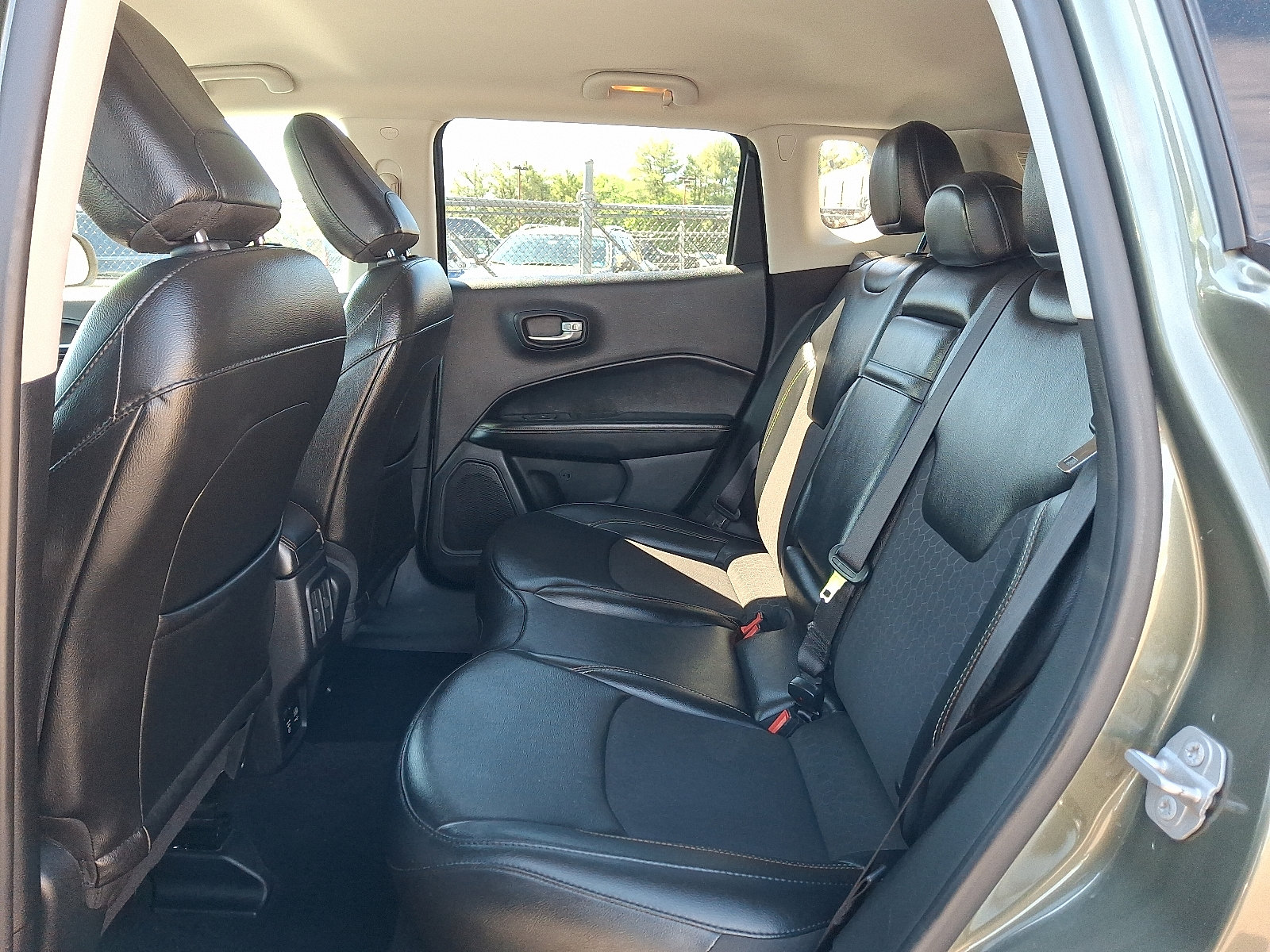 Used 2019 Jeep Compass Latitude w/ Popular Equipment Group AWD/4WD image 11