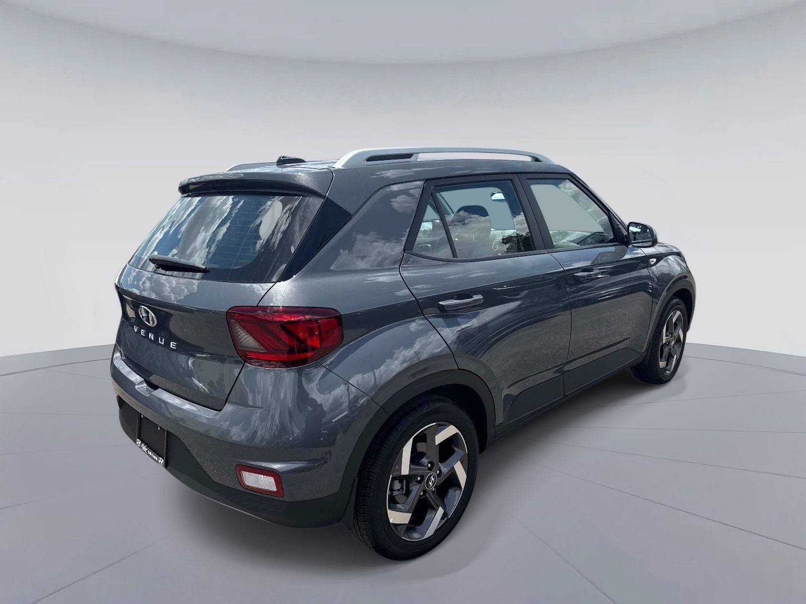 Used 2026 Hyundai Venue SEL FWD image 3