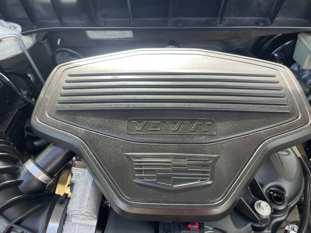 Used 2018 Cadillac XT5 Luxury w/ Driver Awareness Package image 16