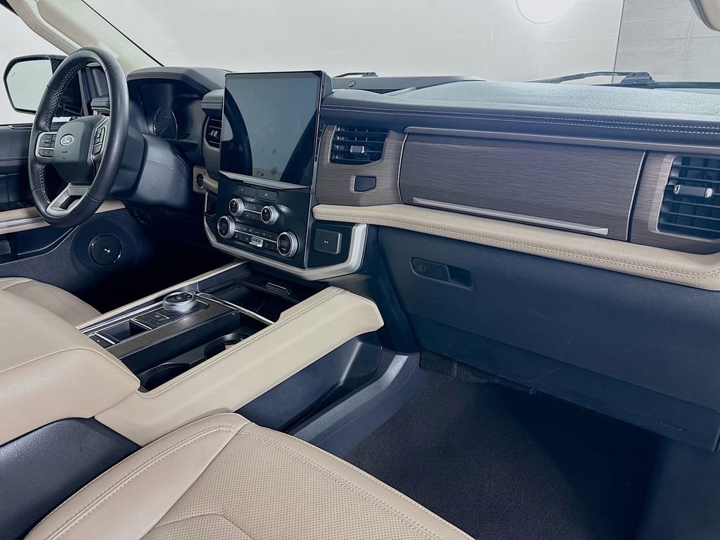 Used 2024 Ford Expedition Limited image 32