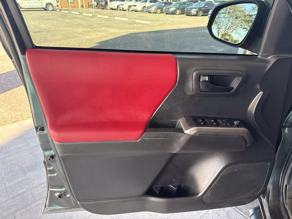Used 2022 Toyota Tacoma SR5 w/ Technology Package RWD image 33