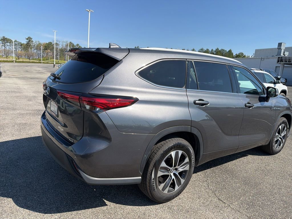 Used 2022 Toyota Highlander XLE image 7