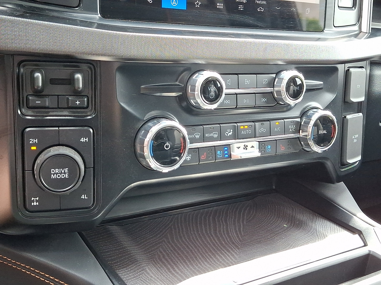 Used 2024 Ford F250 Platinum w/ FX4 Off-Road Package AWD/4WD image 22