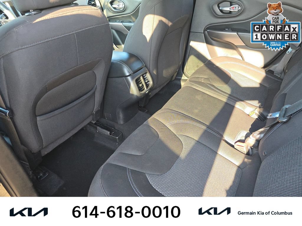 Used 2019 Jeep Cherokee Latitude w/ Popular Appearance Group FWD image 19