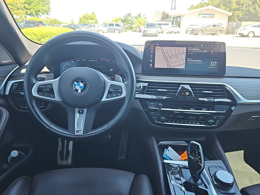 Used 2022 BMW M550i xDrive w/ Dynamic Handling Package AWD/4WD image 2