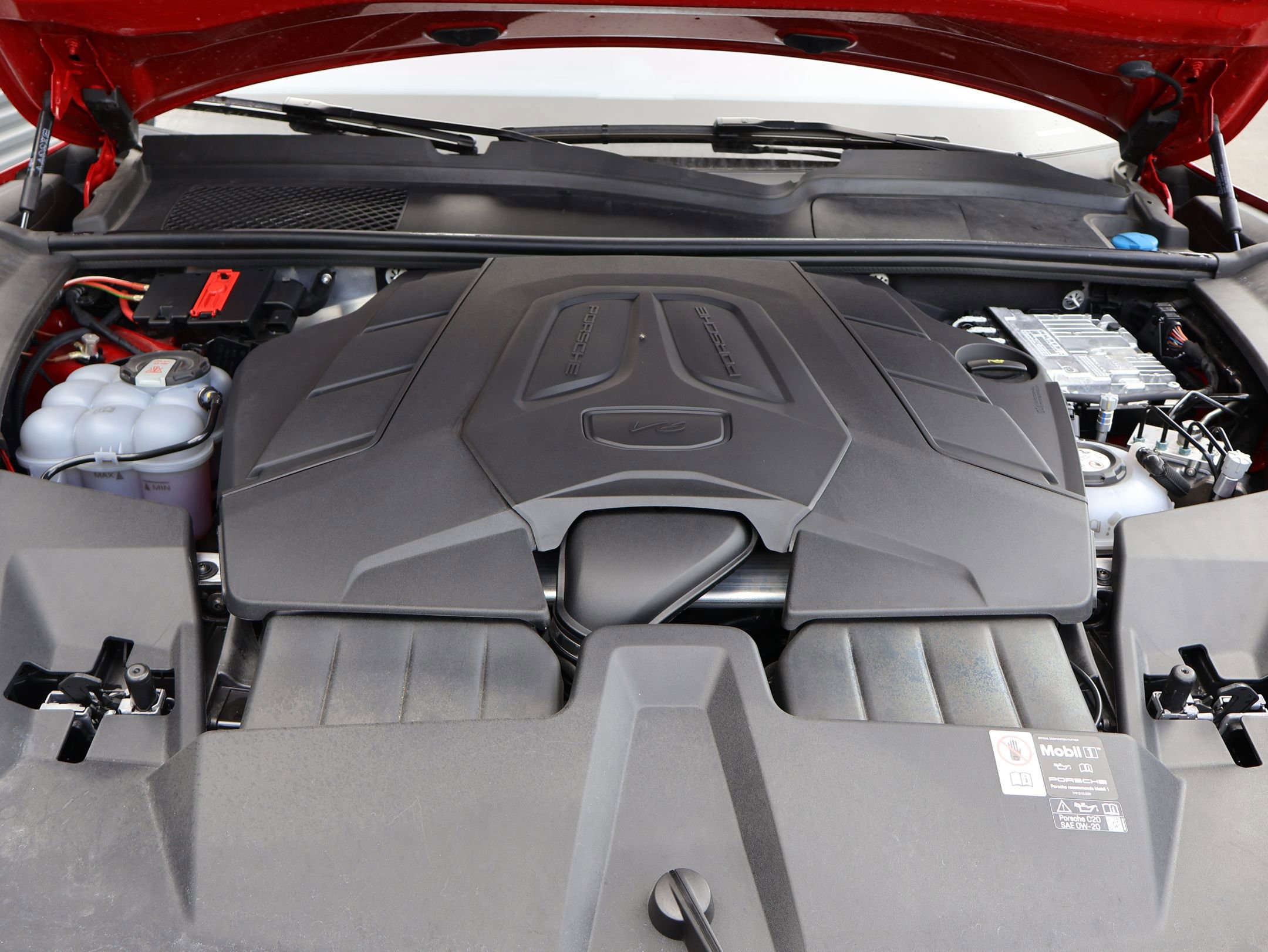 Certified 2025 Porsche Cayenne E-Hybrid image 29