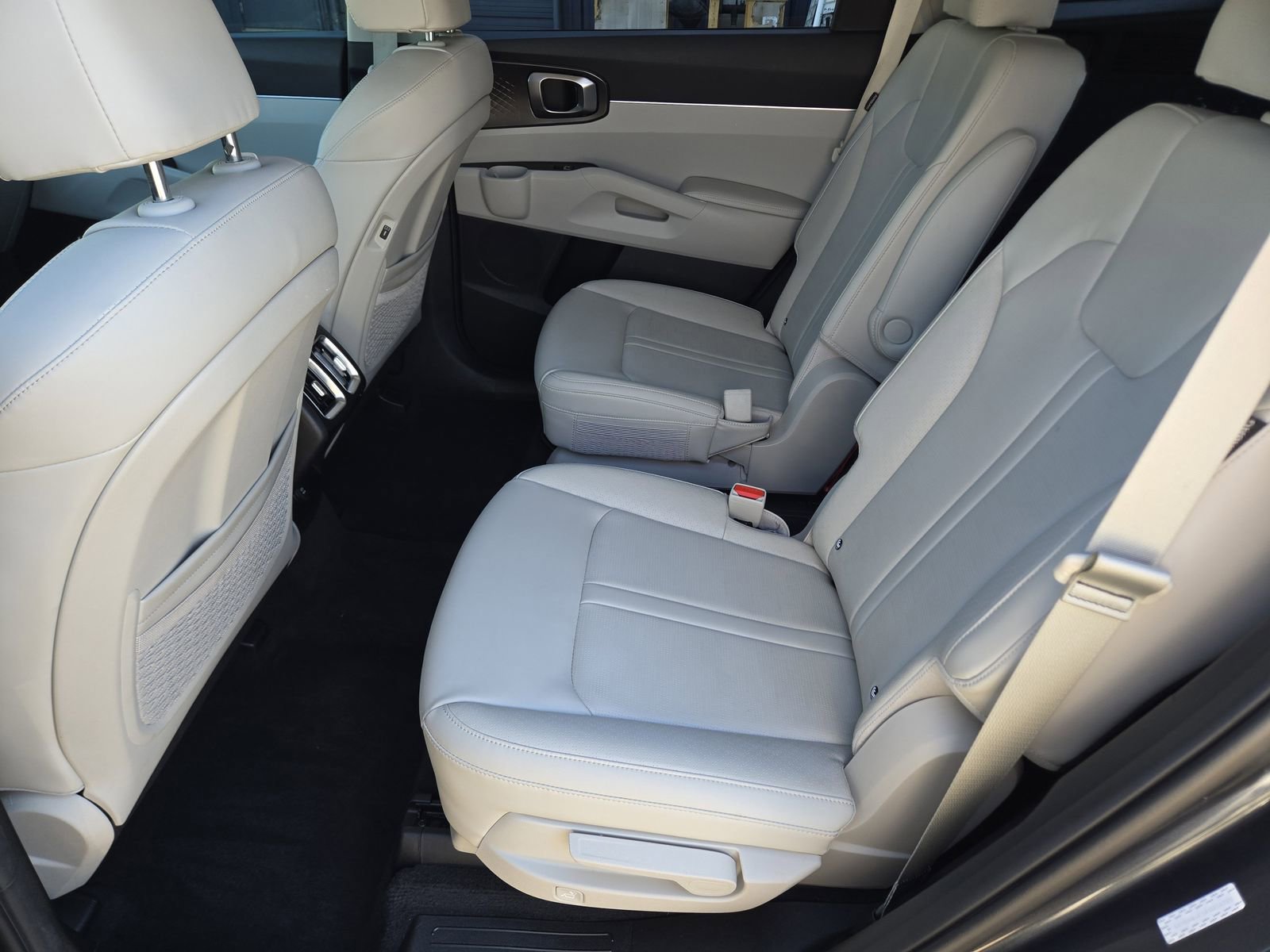 Used 2024 Kia Sorento EX image 18