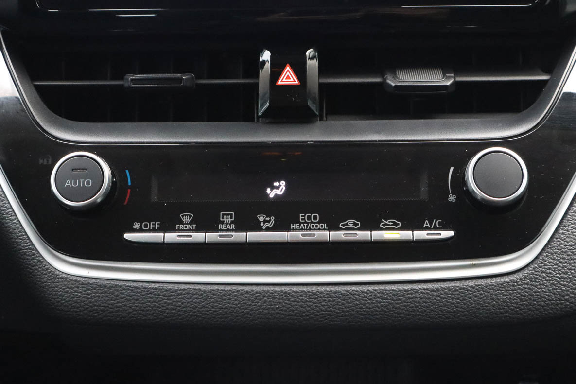 Used 2024 Toyota Corolla LE FWD image 11